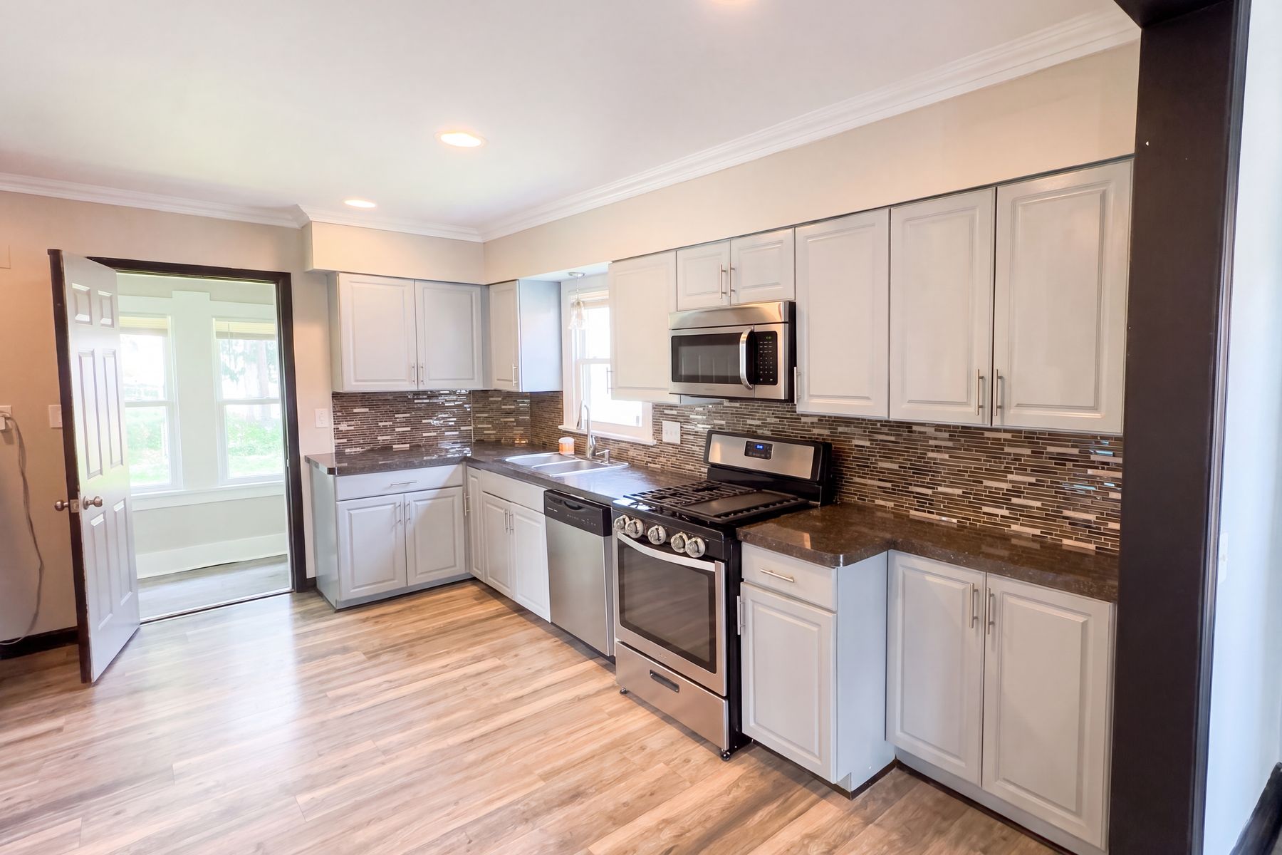 Photo 2 of 32 of 608 Howland Ave, Toledo, OH