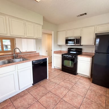 Property photo 2 of 1301 Pitcairn Dr