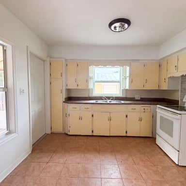 Property photo 2 of 2231 9th Ave W