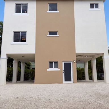 Property photo 1 of 17 Lakeview Dr