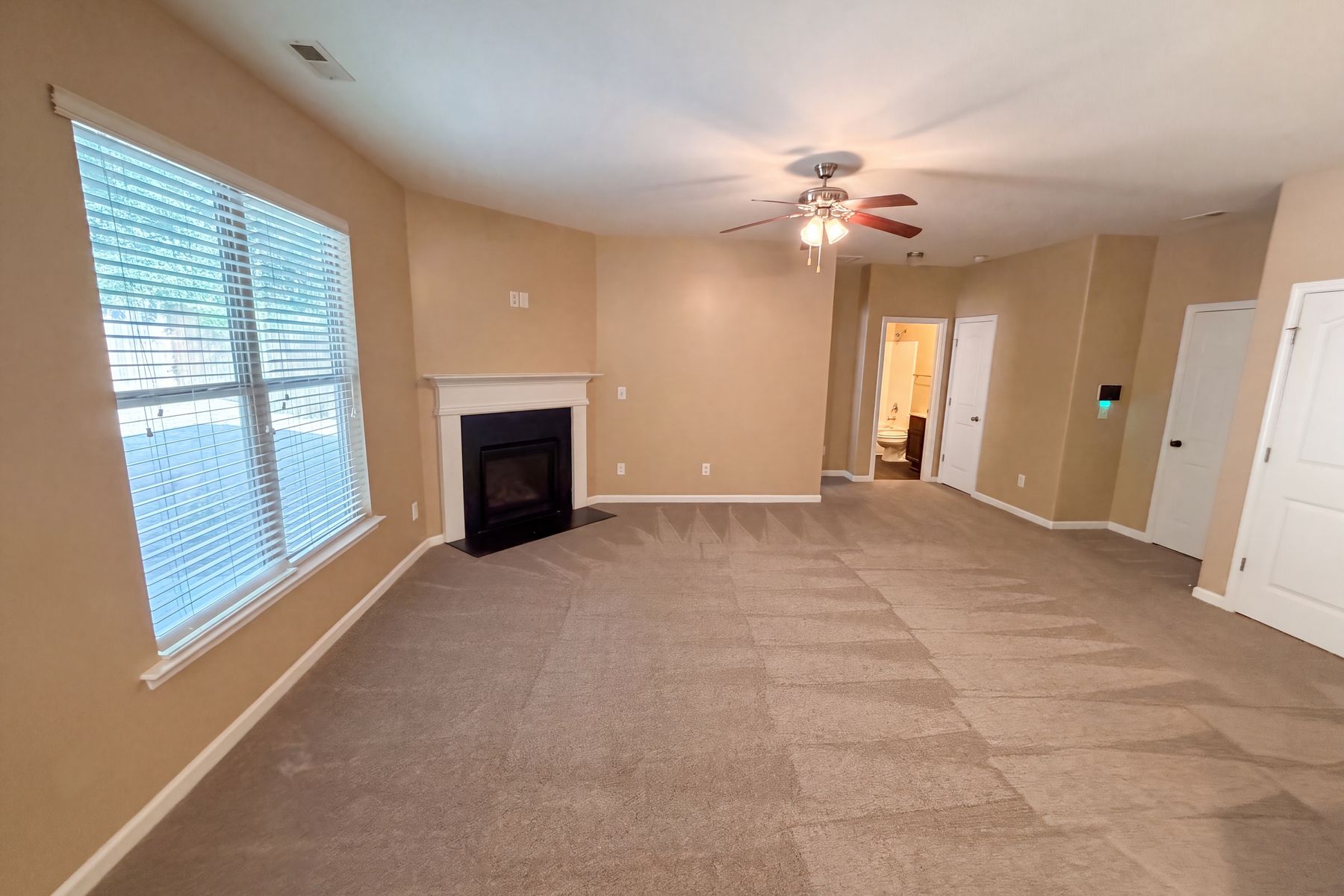 Property photo 3 of 2471 Quincy Loop