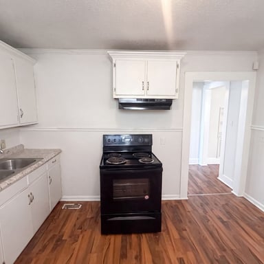 Property photo 2 of 920 Elm St