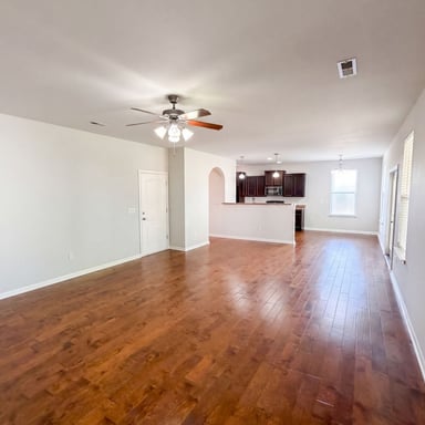 Property photo 3 of 129 Saddlebrook Ave
