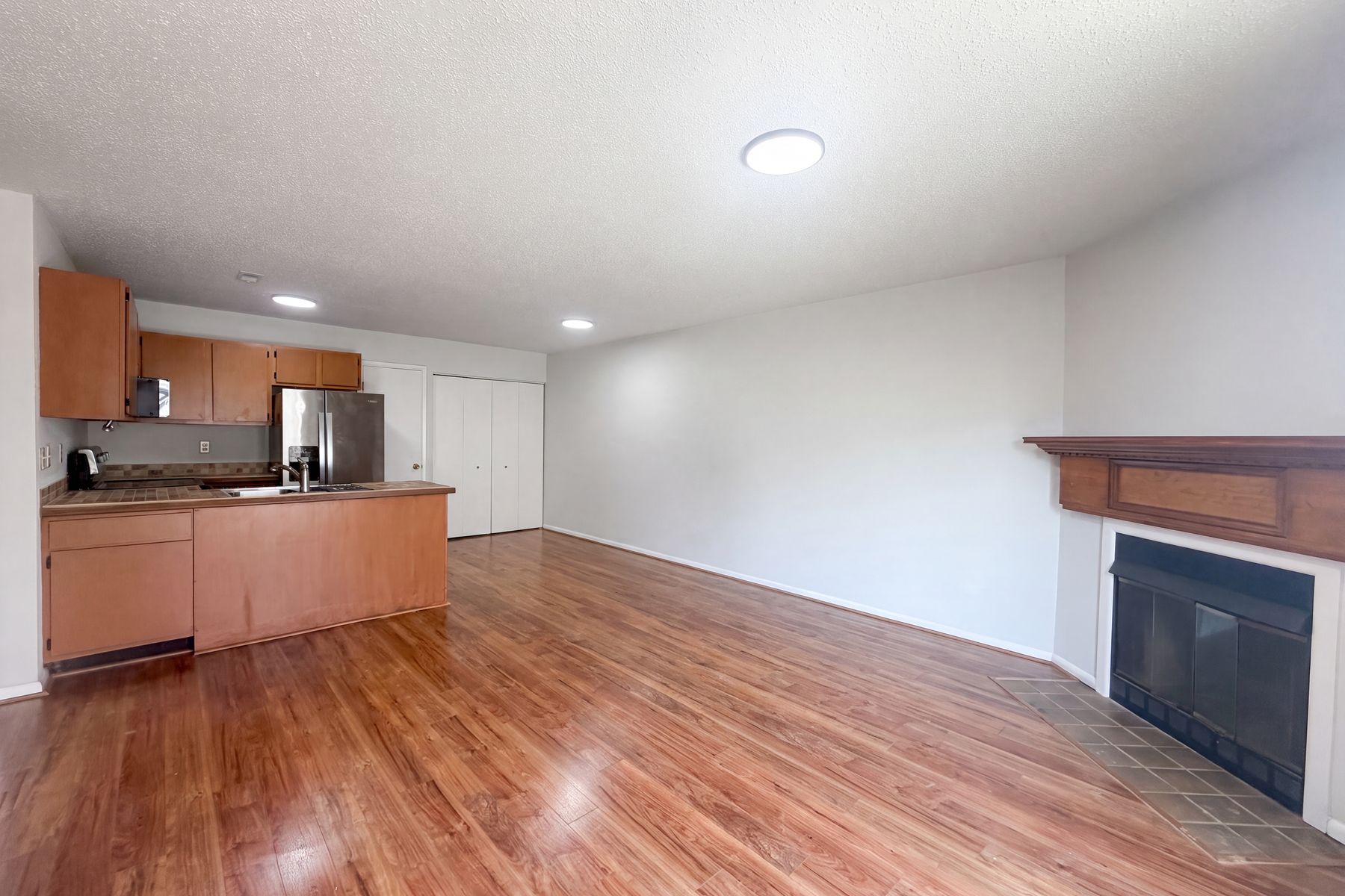 Property photo 3 of 104 Santa Anita Ave