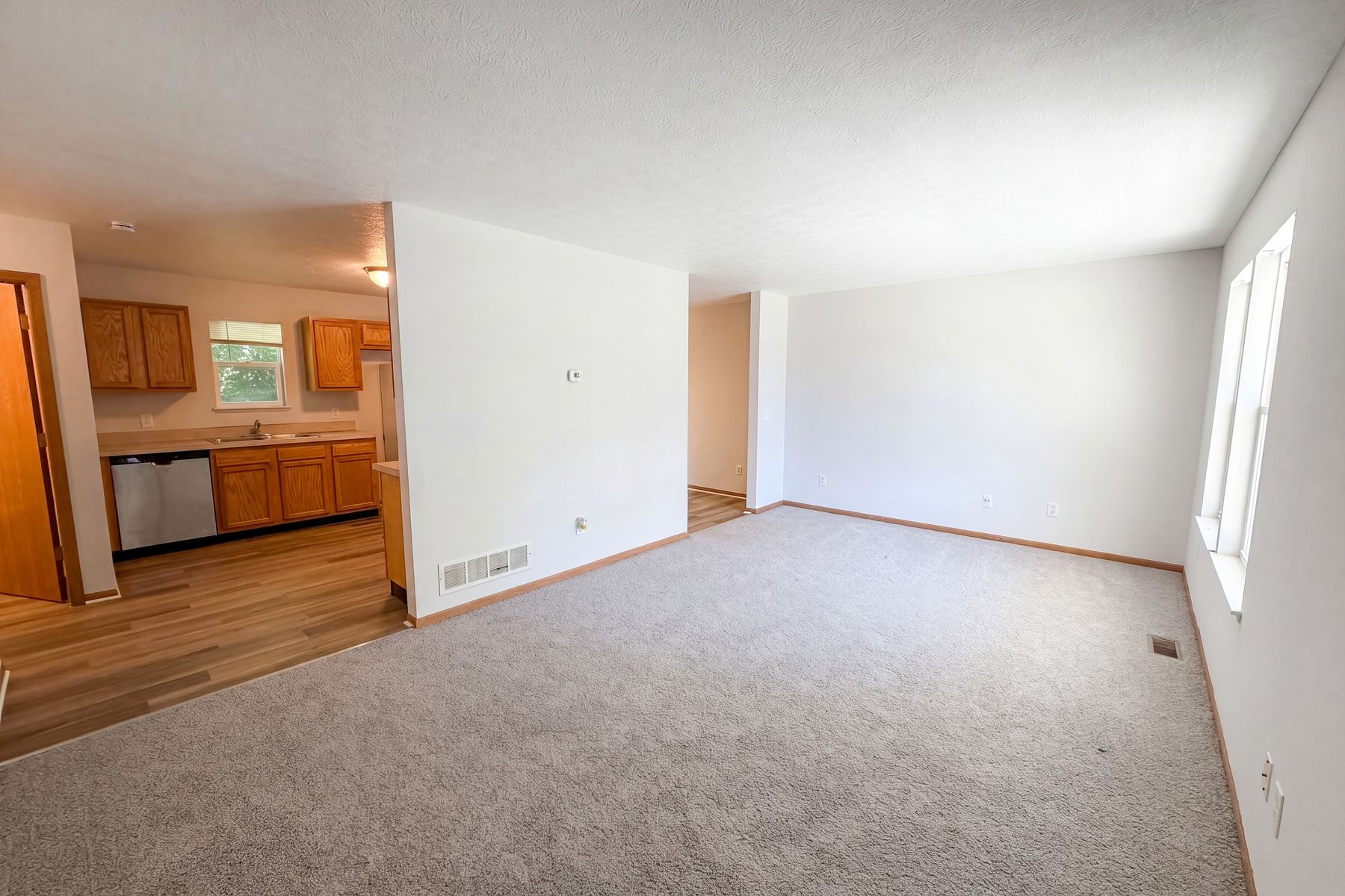 Property photo 3 of 1004 Bellows St
