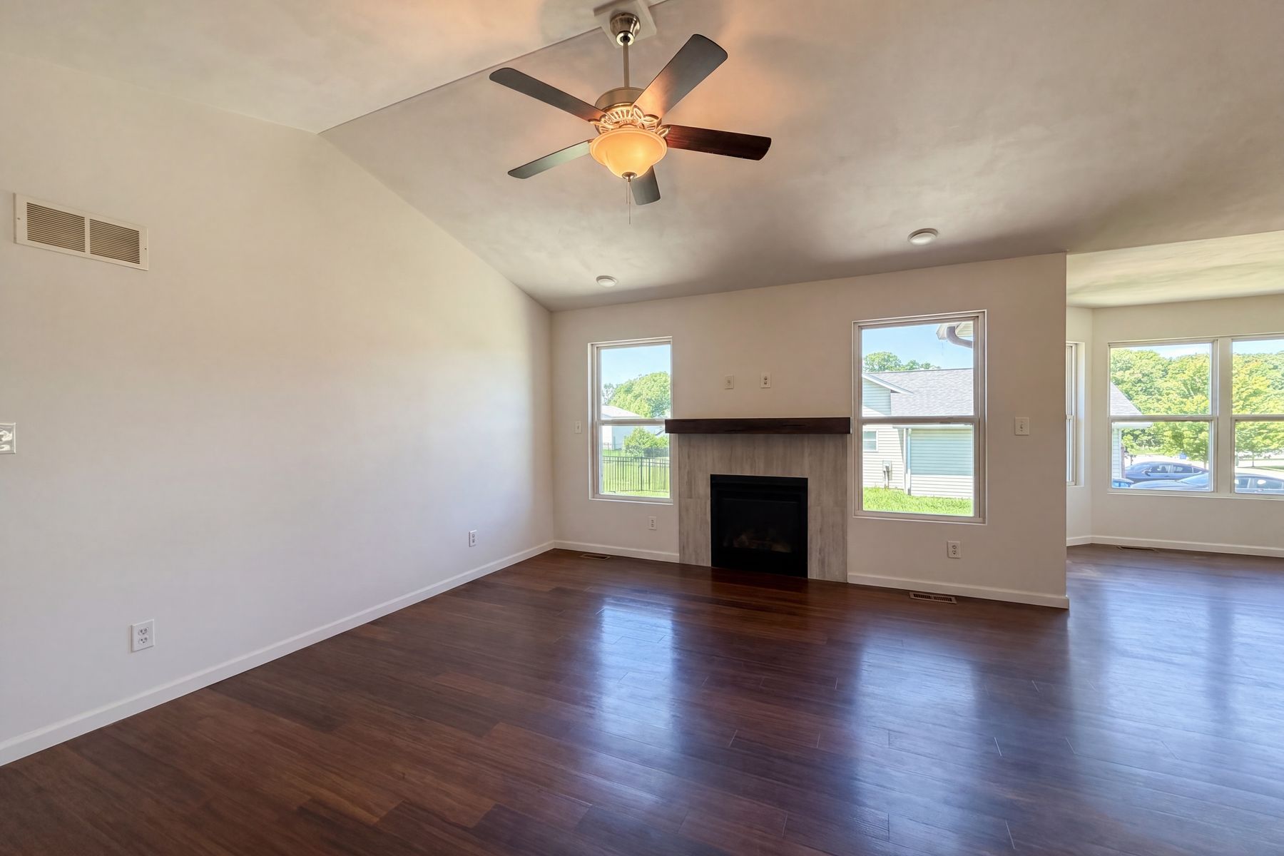 Property photo 3 of 7932 Laurel Flats Dr