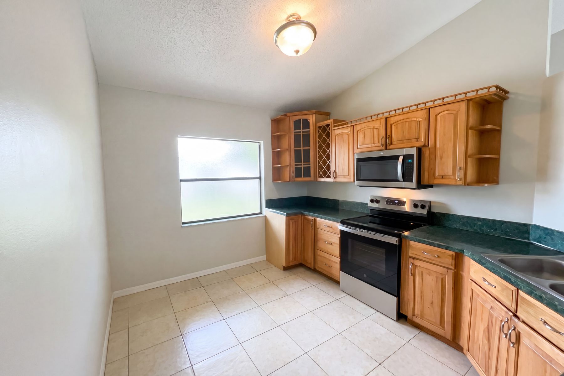 Photo 2 of 25 of 103 Dulverton Way, Kissimmee, FL