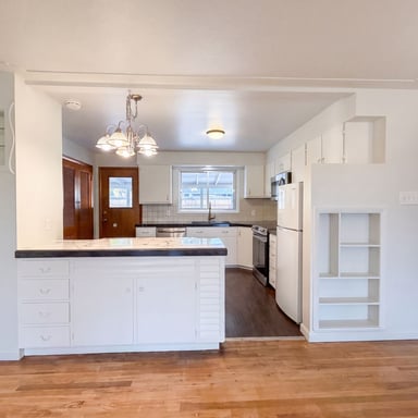 Property photo 2 of 1535 W 15th St
