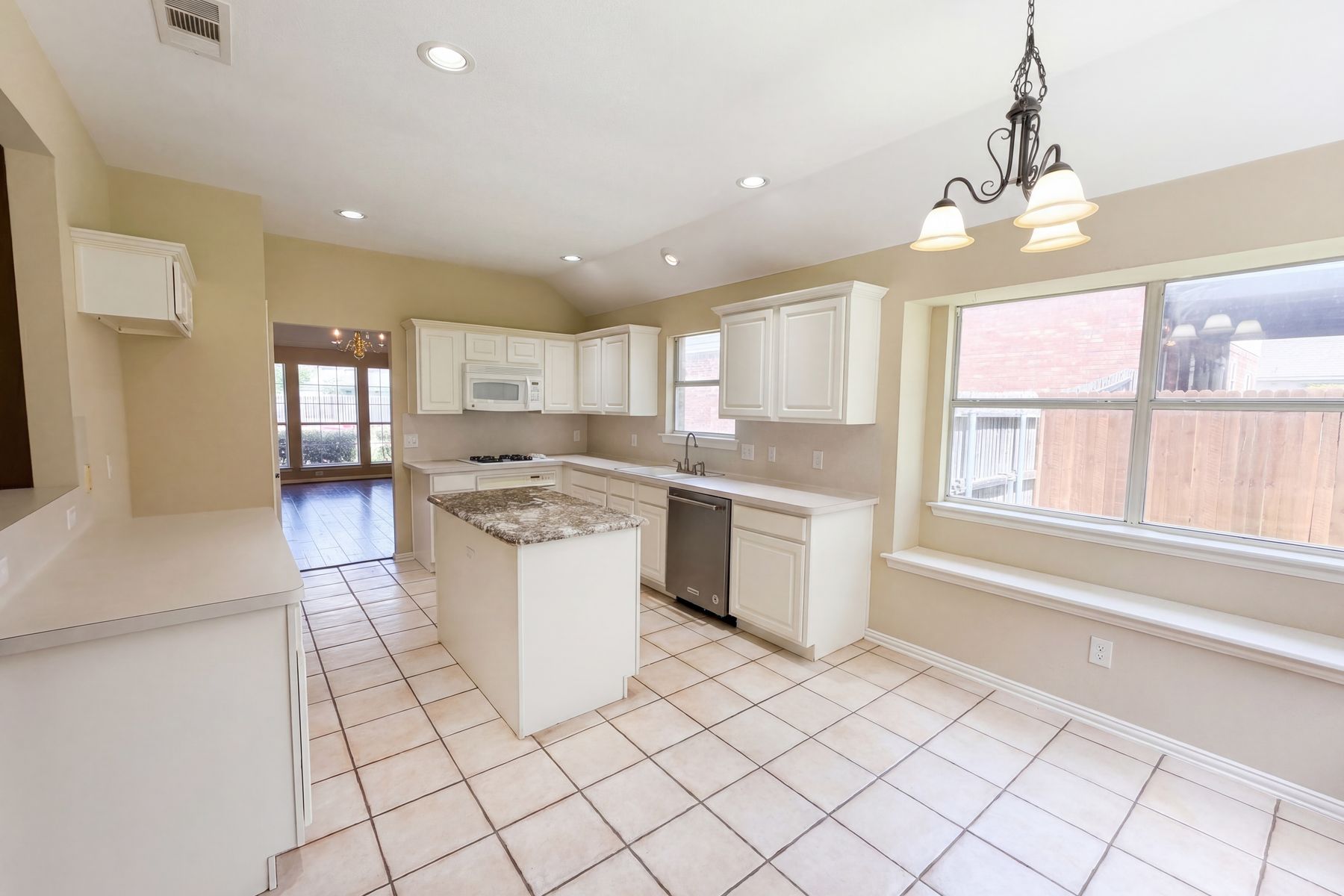 Photo 2 of 19 of 525 Hidden Oak Ln, Rockwall, TX