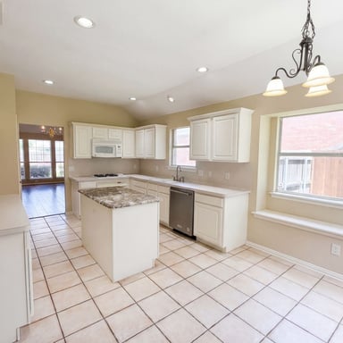 Property photo 2 of 525 Hidden Oak Ln