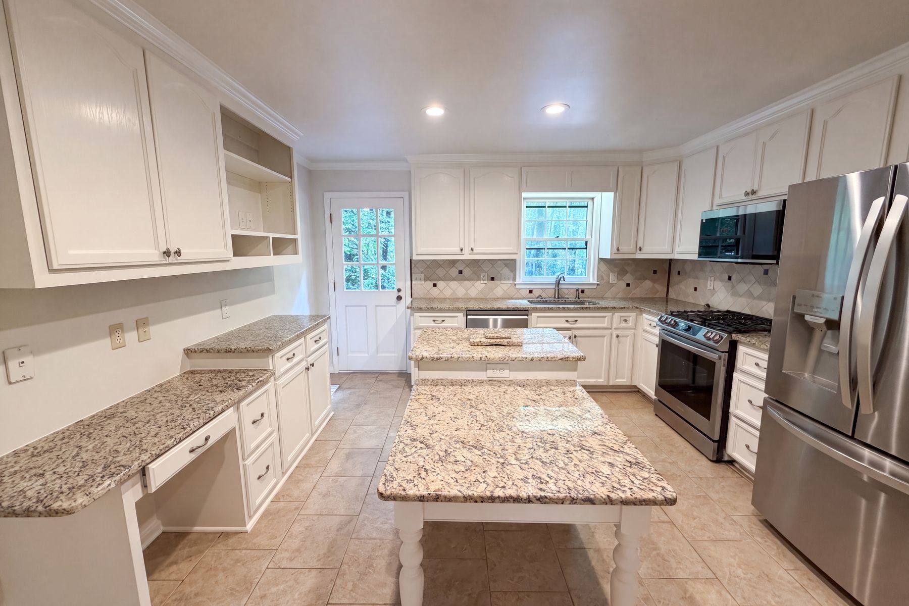Photo 2 of 18 of 204 Boulder Bluff Trl, Chapel Hill, NC