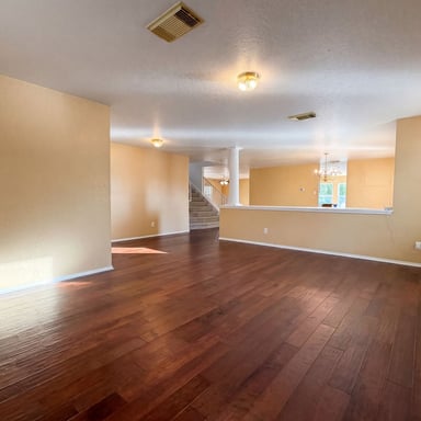 Property photo 3 of 121 Springtree Fld