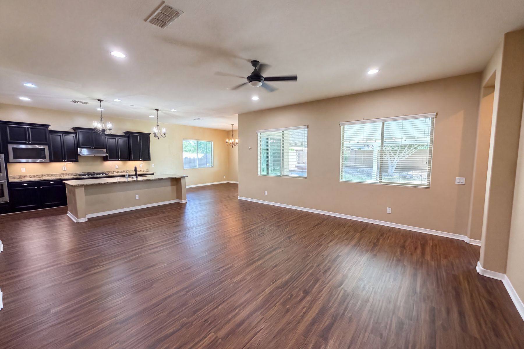 Property photo 3 of 18136 W Devonshire Ave