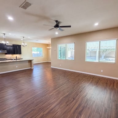 Property photo 3 of 18136 W Devonshire Ave