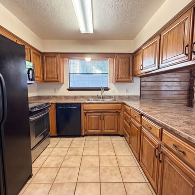 Property photo 2 of 8804 Pony Express Trl NE