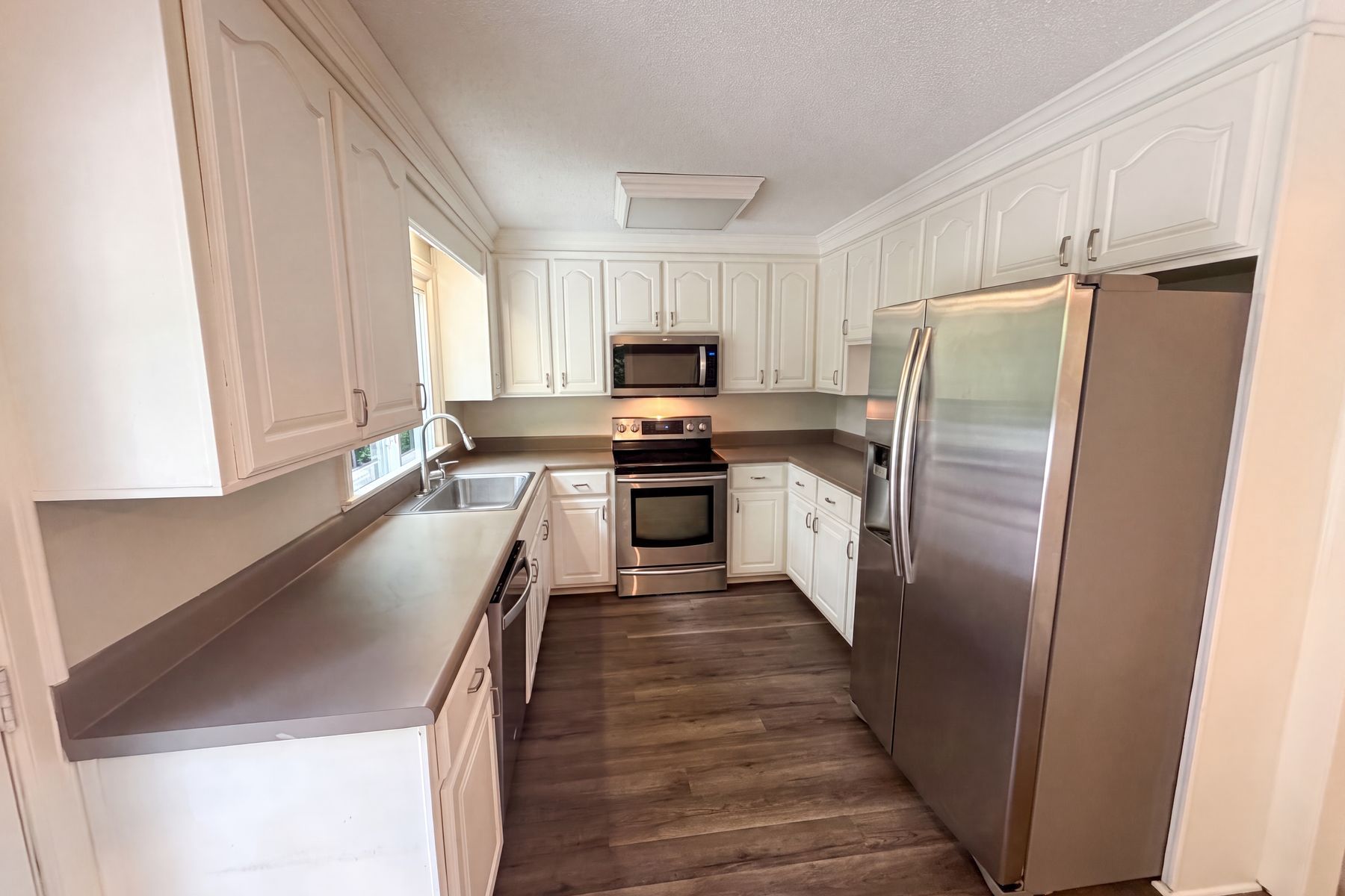 Photo 2 of 45 of 212 Conrad Cir, Columbia, SC