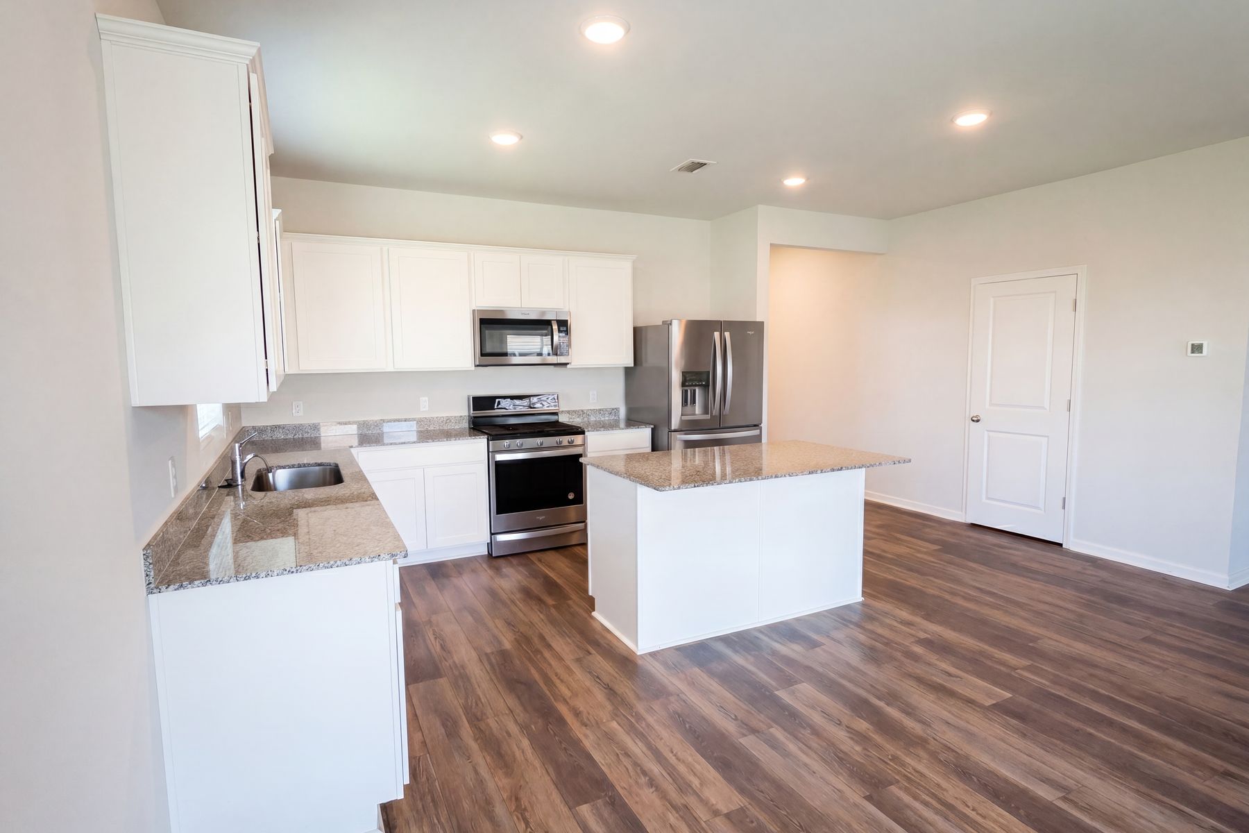 Photo 2 of 19 of 616 Fisher Ln, Summerville, SC