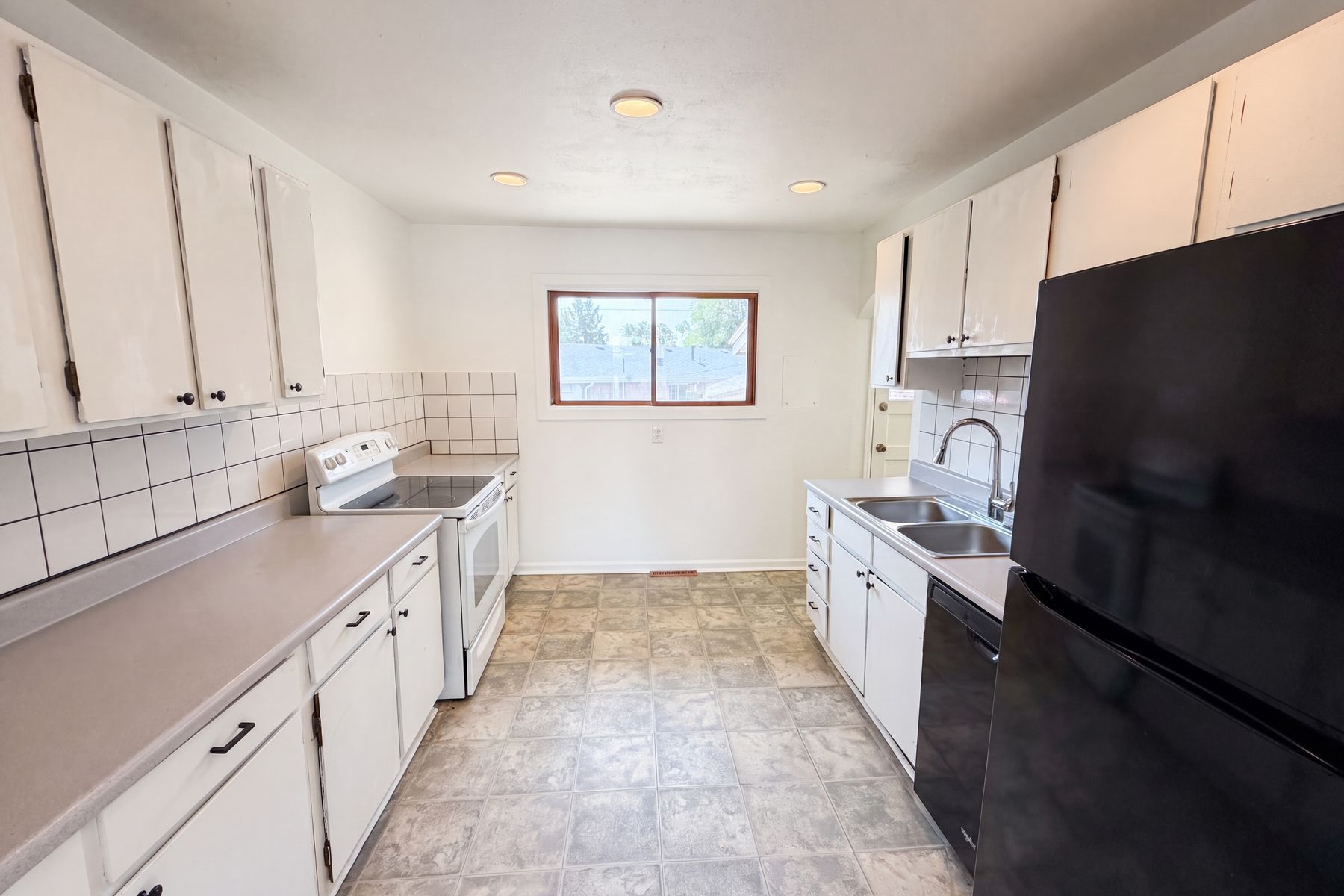 Photo 2 of 23 of 9190 Cypress Dr, Thornton, CO