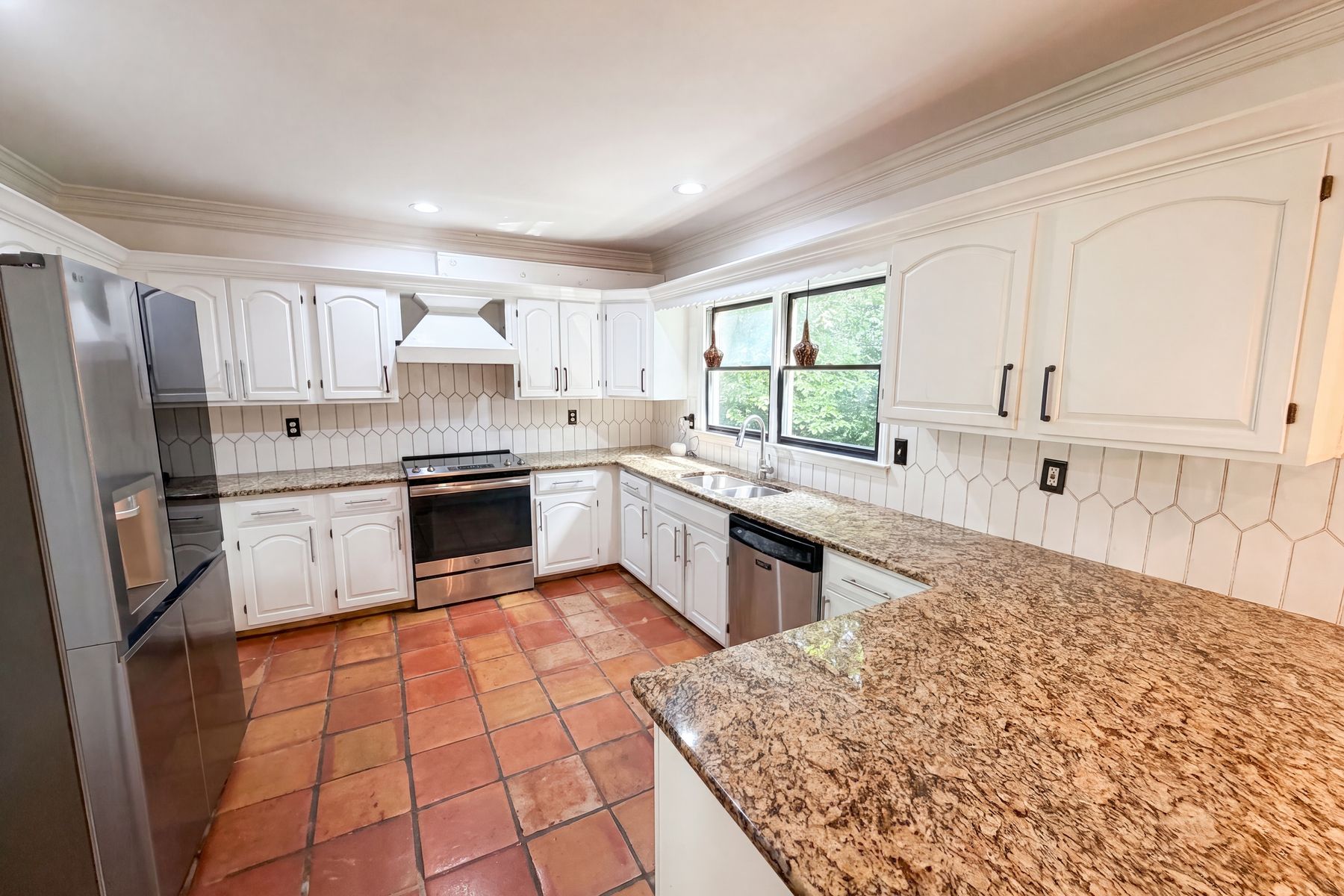 Photo 2 of 28 of 644 Laurel Wood Dr SW, Marietta, GA