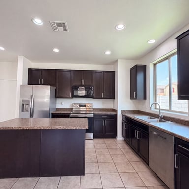 Property photo 2 of 7730 W Giles Rd