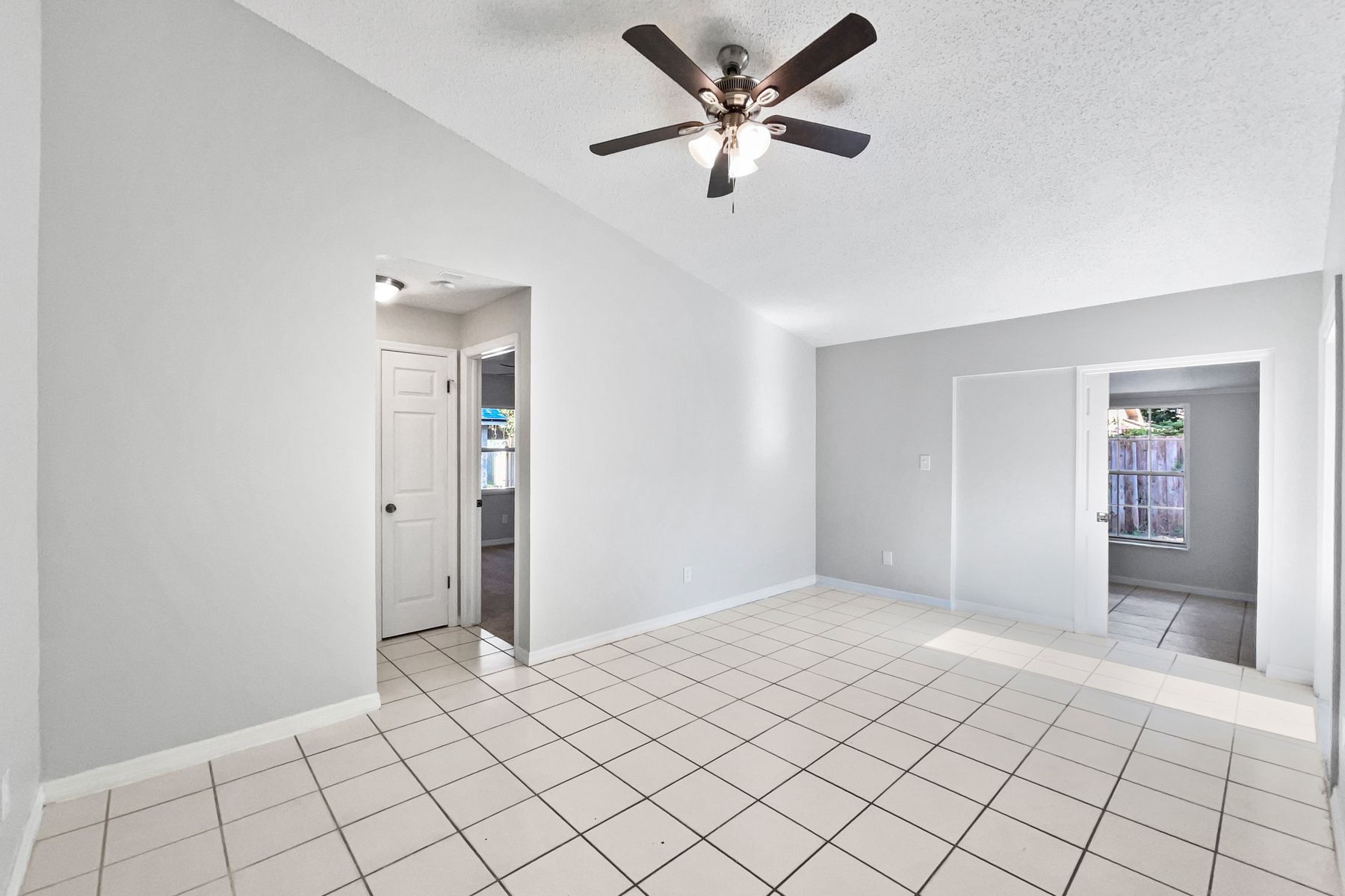 Property photo 3 of 831 Haulover Dr