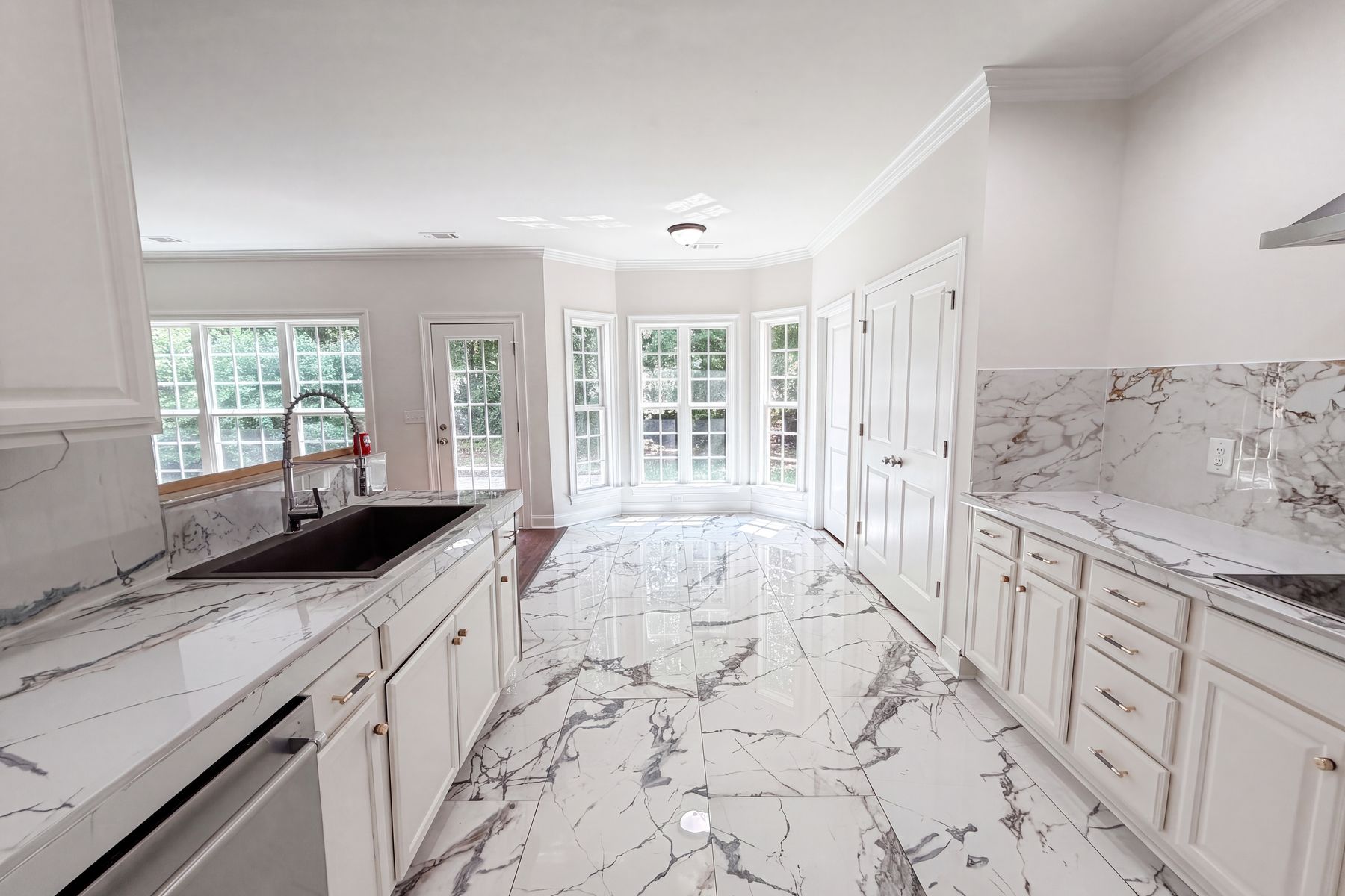 Photo 2 of 23 of 6420 Torrence Trace Dr, Huntersville, NC