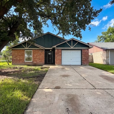 Property photo 1 of 703 Midland Ct
