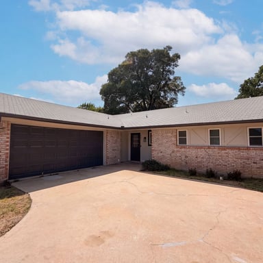 Property photo 1 of 501 E Central Dr