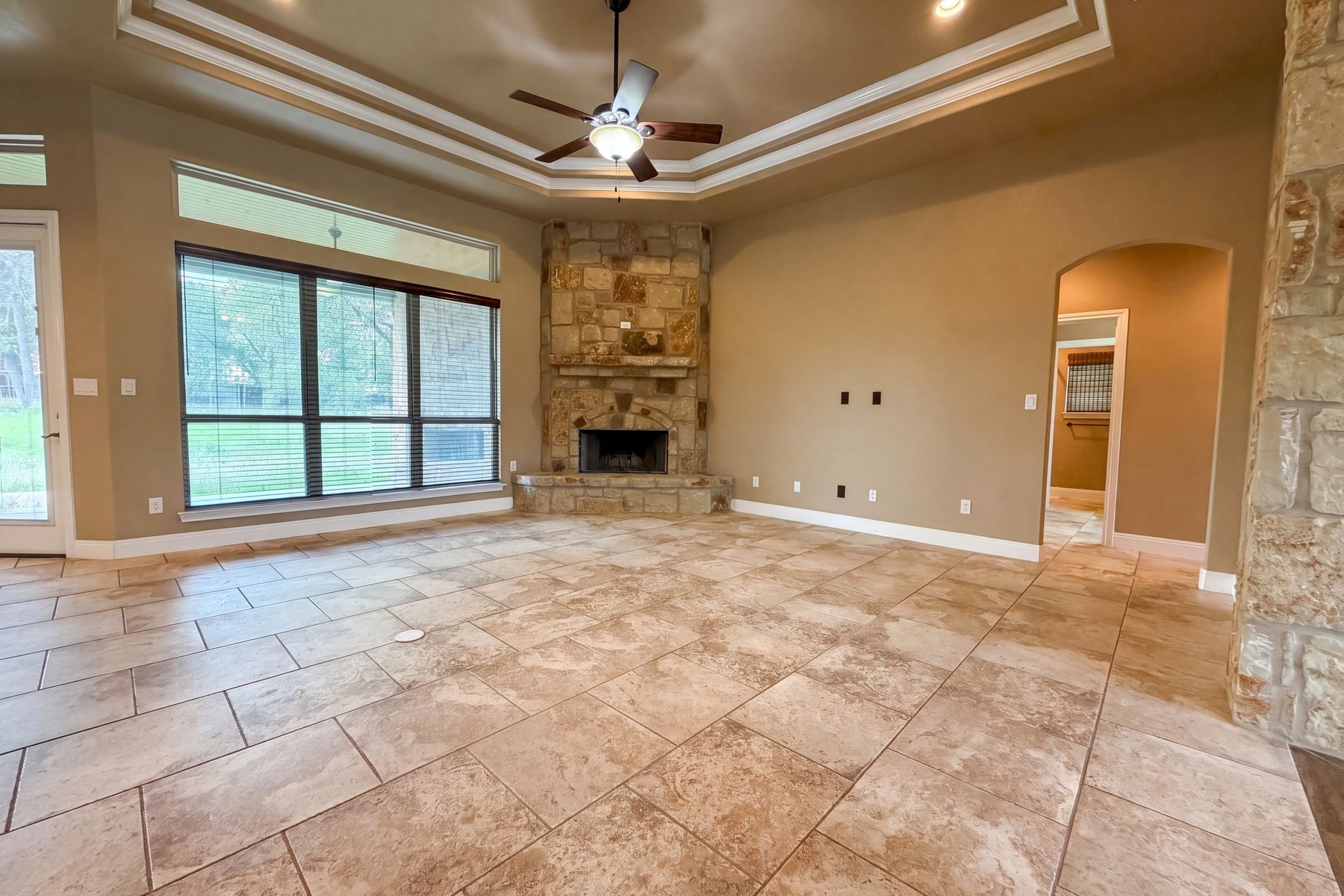 Property photo 3 of 105 E Eden Vly