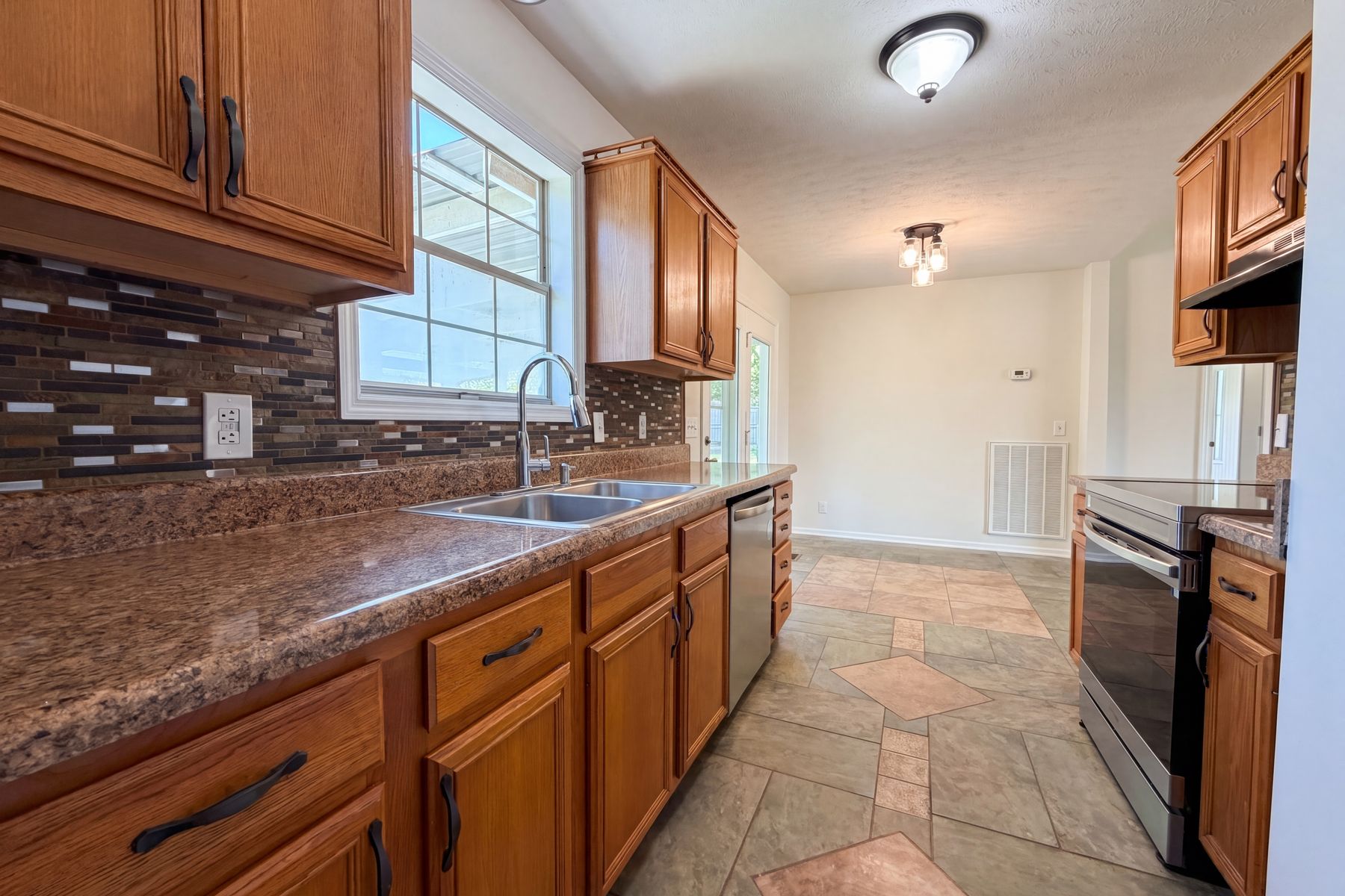 Photo 2 of 15 of 1037 Shadowbrook Dr, Greenbrier, TN