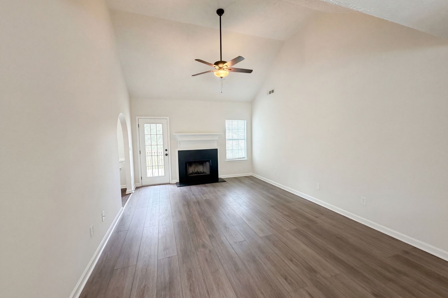 Property photo 3 of 479 Clearwater Way