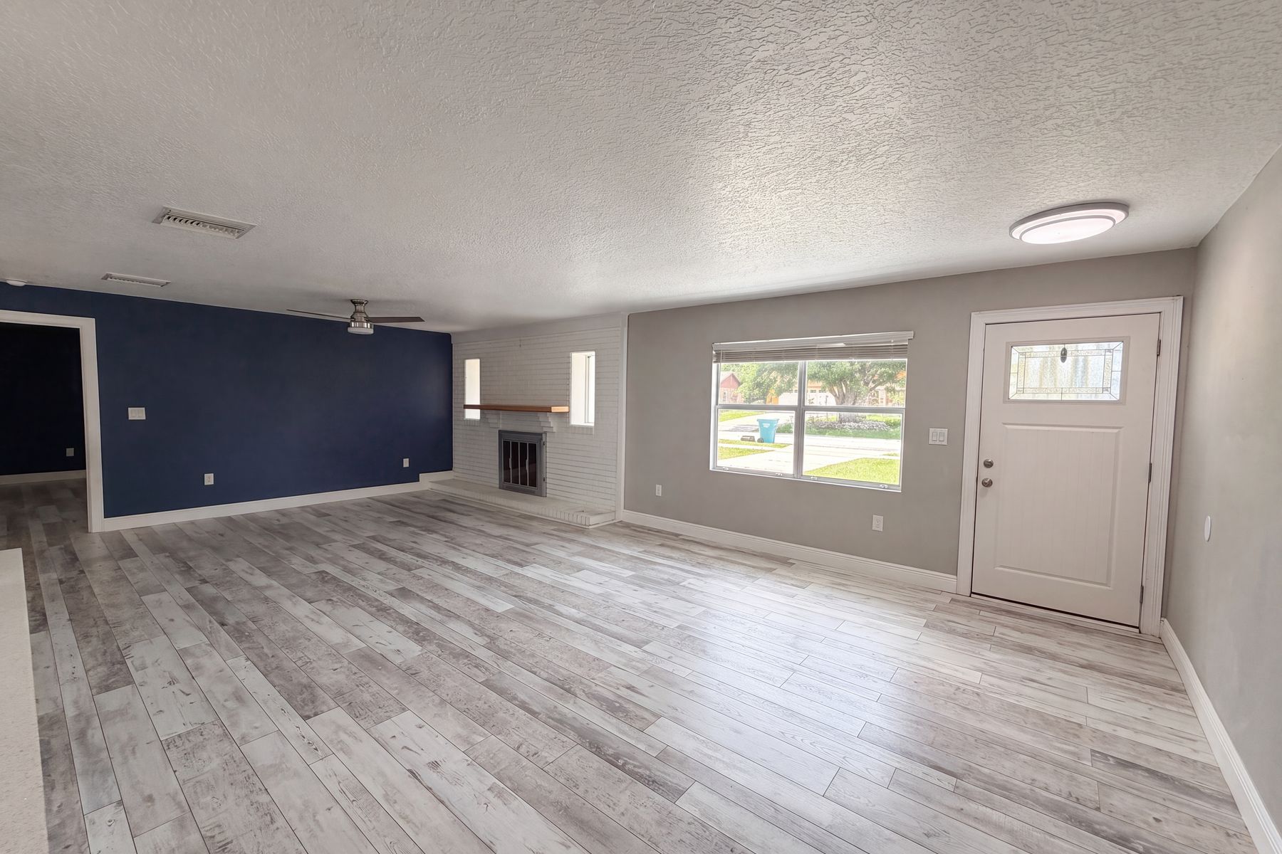 Property photo 3 of 1044 E Lombardy Dr