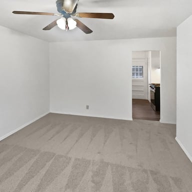 Property photo 3 of 2127 Saranac Dr