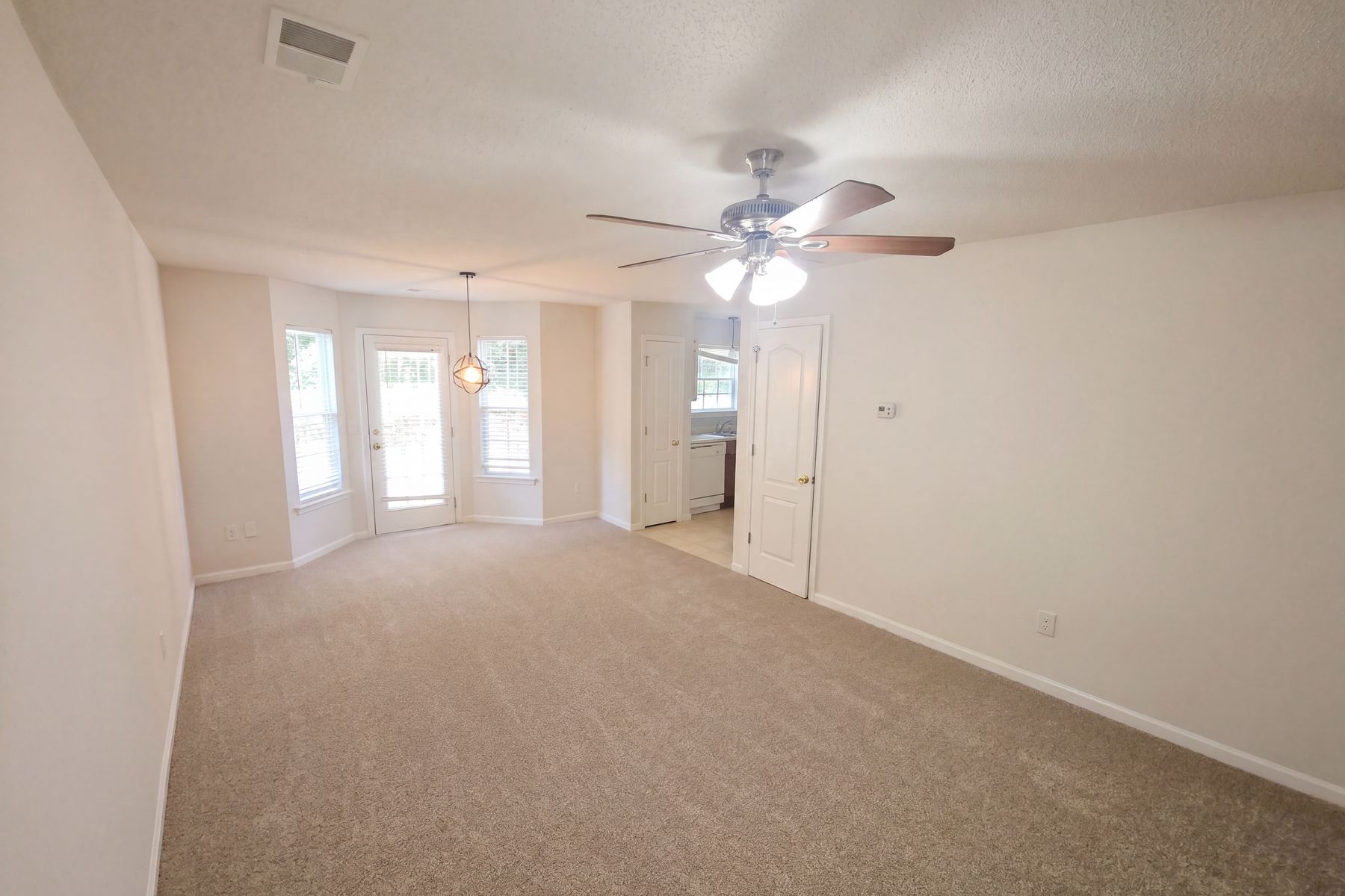 Property photo 3 of 220 Fox Creek Blvd