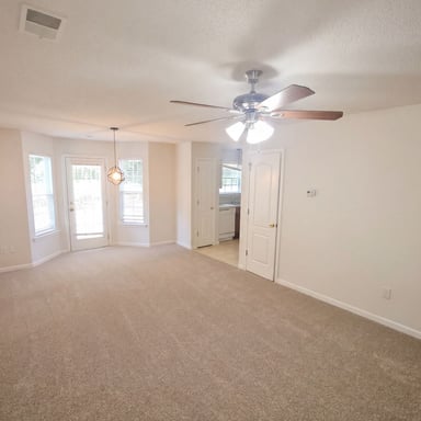 Property photo 3 of 220 Fox Creek Blvd
