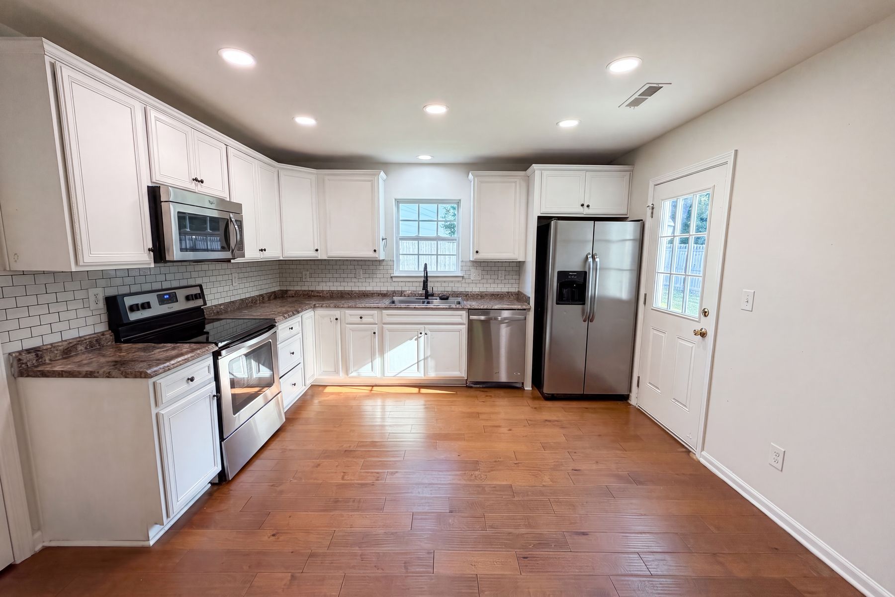 Photo 2 of 17 of 10933 Pointer Ridge Dr, Charlotte, NC