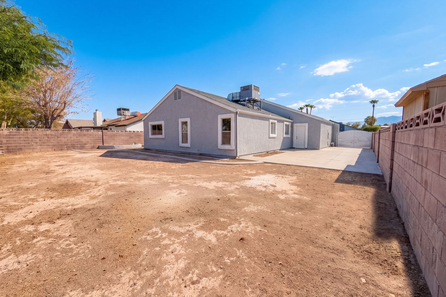 Photo 2 of 36 of 1909 Joella St, Las Vegas, NV