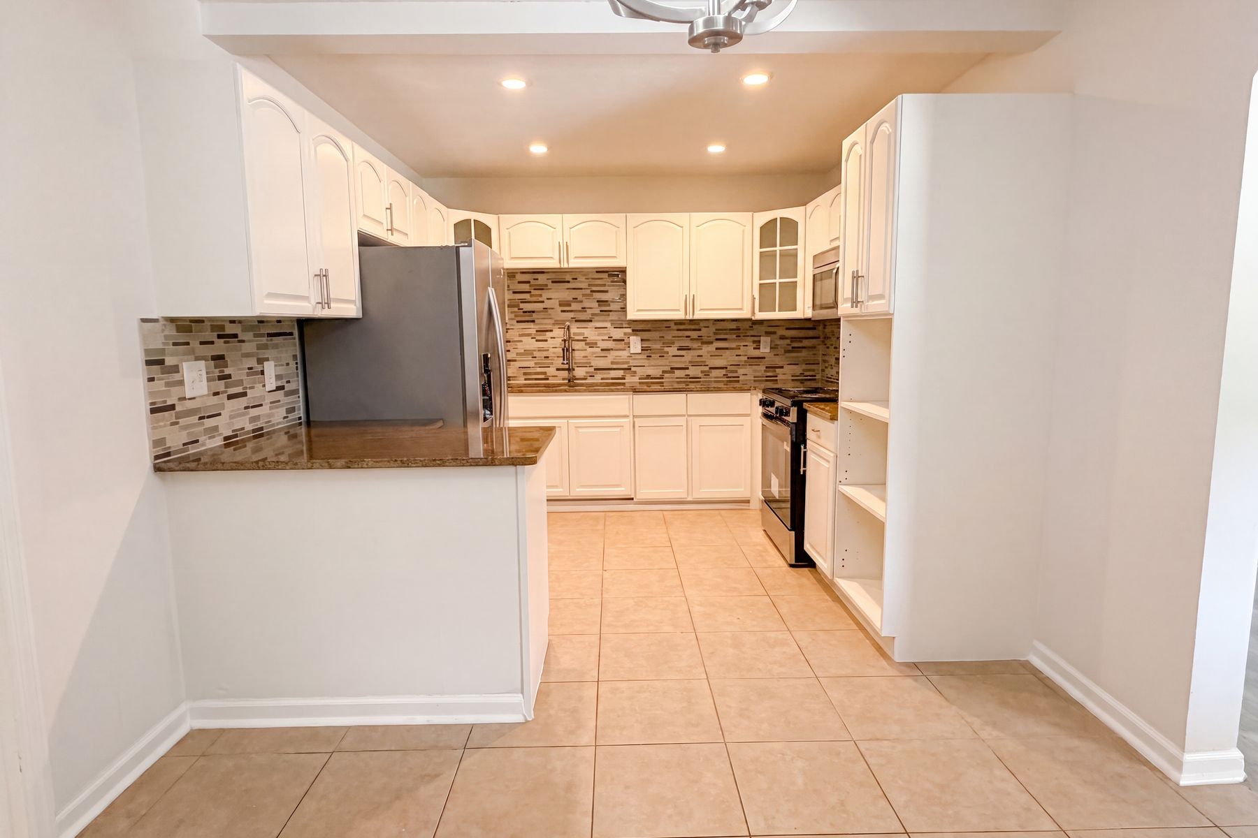 Photo 2 of 22 of 5928 Lake Ridge Ave, Jacksonville, FL