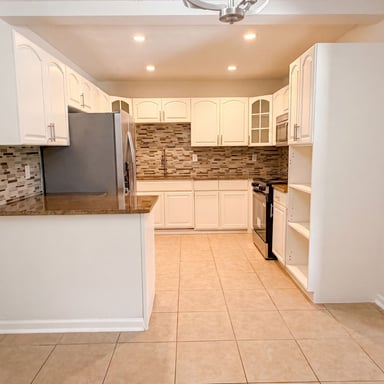 Property photo 2 of 5928 Lake Ridge Ave