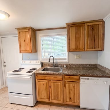 Property photo 2 of 305 Woodbury St