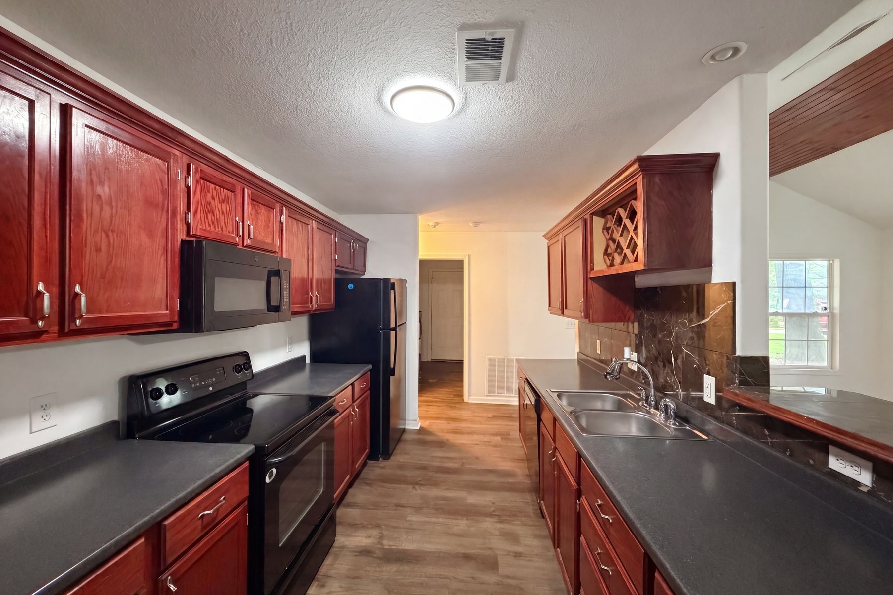 Photo 2 of 17 of 905 S Butler Ter, Harrisonville, MO