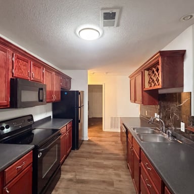 Property photo 2 of 905 S Butler Ter