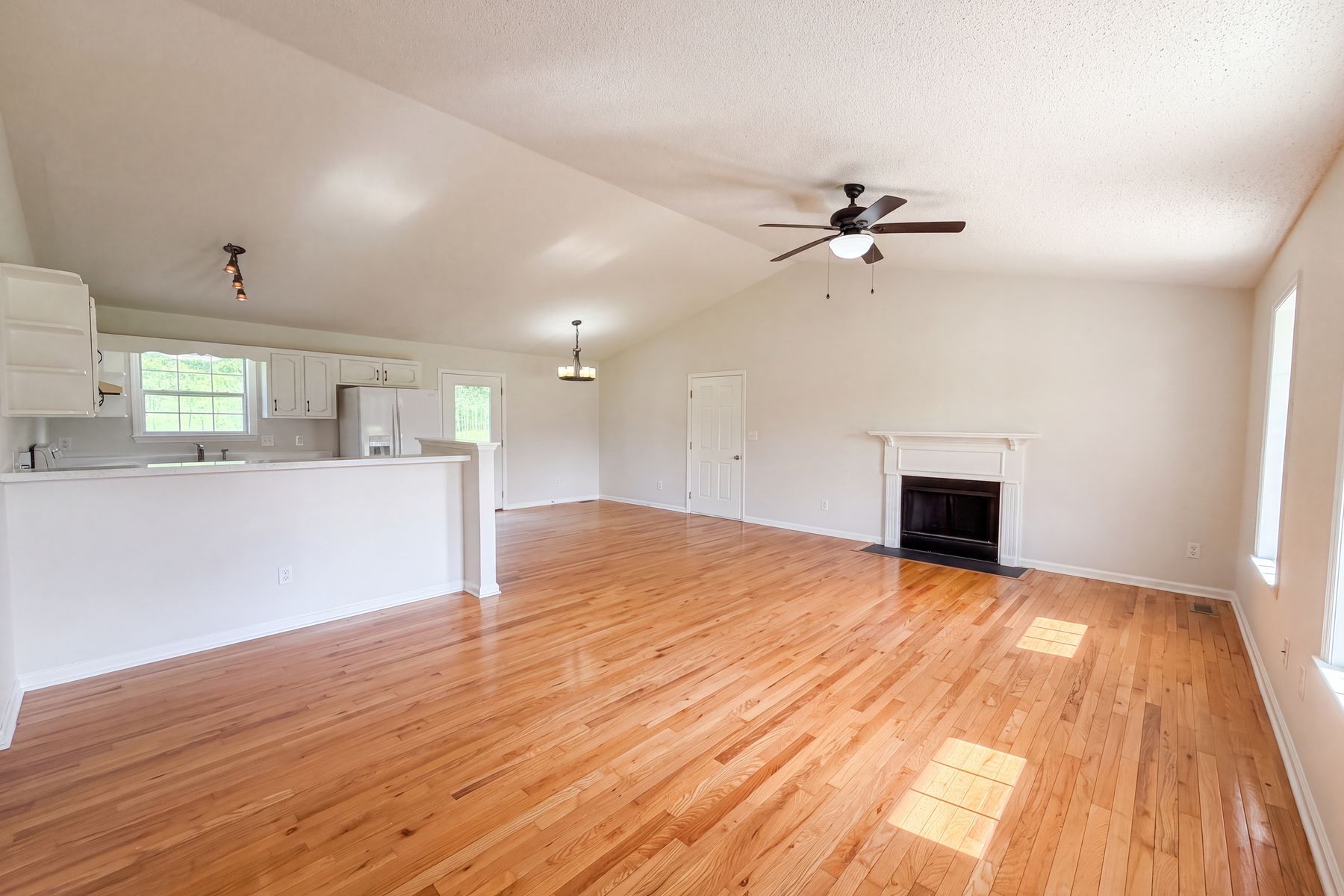 Property photo 3 of 1112 Claire Dr