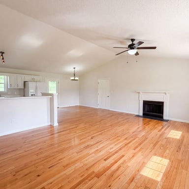 Property photo 3 of 1112 Claire Dr