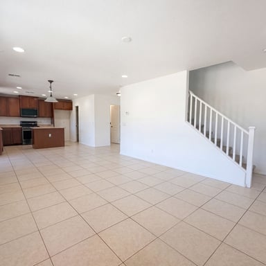 Property photo 3 of 1043 E Daniella Dr