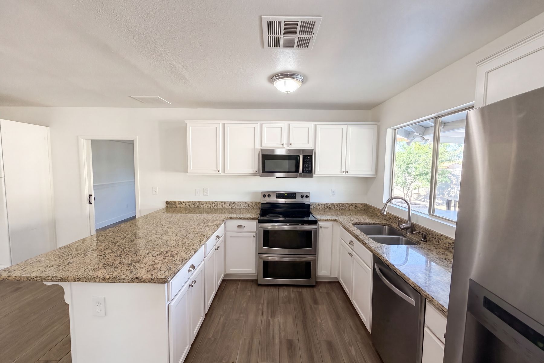 Photo 2 of 30 of 7120 W Leith Ln, Peoria, AZ