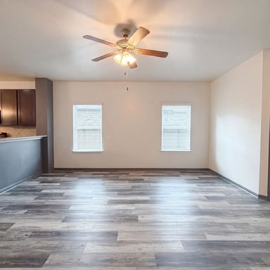 Property photo 3 of 18664 Legend Oaks Dr
