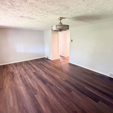 Property photo 3 of 2434 W 67th St