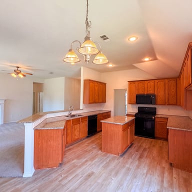 Property photo 2 of 6401 Marquett Dr