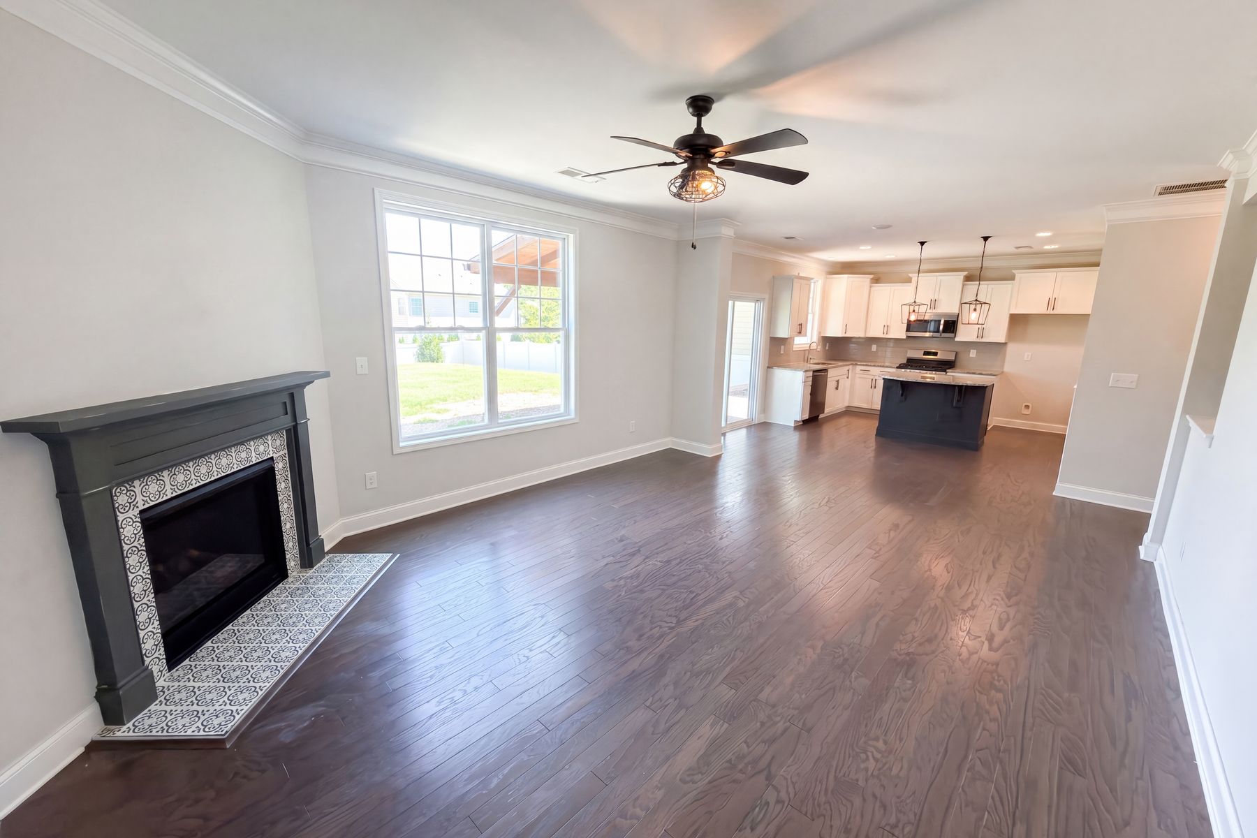 Property photo 3 of 7020 Chrysanthemum Rd